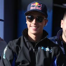 Desde adentro 🇧🇷 Un sábado de Qualy acompañando a Diogo Moreira. El  piloto de San Pablo logró P6 en la Clasificación de Moto2. El del Italtrans  en diferentes momentos del día: previa