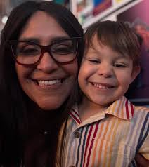 Hermoso tiempo en familia. Agradezco al Padre el permitirme ser Mamá 🌸 y  compartir con mi viejita linda. #happymotherday familia el mejor regalo 🎁