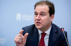 GeenStijl: CPB: Miljard voor faalkoning Asscher is kwijt