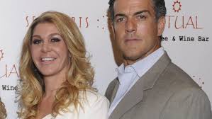 La apasionante vida de la 'madame' que se hizo millonaria vendiendo bolsos 