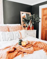Boho Bedroom A Mix Of Mid Century Modern Bohemian And Industrial Interior Style Home And Apartment Decor De Boho Master Bedroom Fall Bedroom Home Bedroom