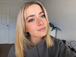 Amelia Kay's Instagram, Twitter & Facebook