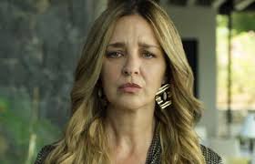 “Bola de hipócritas”: Claudia Ramírez tundió a los que defienden a la  dictadura cubana desde su iPhone en el extranjero