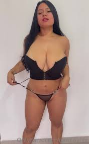 Watch online Carolay Garcia aka Carolay_gr OnlyFans - Que tanto te gustan  mis tetas Djamelo saber en los comentarios on X-video