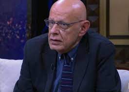وأوضح زكى فطين عبد الوهاب، أنه تعرف على سعاد حسنى أثناء تدريبه بفترة معهد السينما على يد زوجها السابق المخرج على بدرخان في فيلم أهل القمة. Ø²ÙƒÙŠ ÙØ·ÙŠÙ† Ø¹Ø¨Ø¯ Ø§Ù„ÙˆÙ‡Ø§Ø¨ ÙŠØªØ¹Ø±Ø¶ Ù„Ù„Ø³Ø±Ù‚Ø© Ø¹Ù…Ù„ÙŠØ© ÙÙŠ Ù…Ù†ØªÙ‡Ù‰ Ø§Ù„Ø°ÙƒØ§Ø¡ Ø®Ø¨Ø± ÙÙŠ Ø§Ù„ÙÙ†