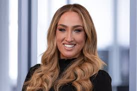 Karen Marquis's Instagram, Twitter & Facebook