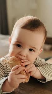 Our 14-month old finally has enough teeth to also enjoy the bread and crust  🥹