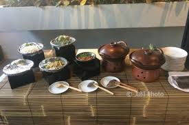 Harus kita akui bahwa menyimpan uang di bank merupakan salah satu cara yang paling aman untuk saat ini, jika dibandingkan dengan hanya menyimpannya didalam rumah. Hotel Di Jogja Grand Ambarrukmo Sajikan Paket Prasmanan Penyetan Lovers