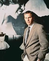 In 1992, whitney houston and kevin costner starred opposite each other in the year's biggest romantic drama, the bodyguard. Movie Store Kevin Costner As Frank Farmer In The Bodyguard 25x20 Cm Colour Photo Amazon De Home Kitchen