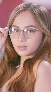 Donna Manos's Instagram, Twitter & Facebook