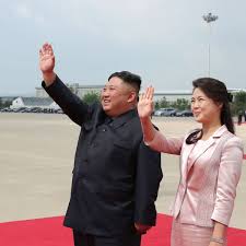 Presently, he is the world's youngest serving state leader and is the first north korean. Nordkorea Wo Ist Kim Jong Uns Ehefrau Wilde Geruchte Um Ri Sol Ju Politik