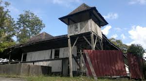Berada di kawasan kuching waterfront, kamu akan mendapati beragam bentuk bangunan yang apik sekaligus bernilai sejarah. Kubu Alice Tempat Bersejarah Di Sri Aman Sarawak Tempat Menarik