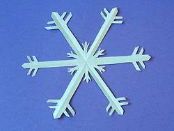 Sie finden hier eine grosse auswahl aus allen themenbereichen, jahreszeiten und anlässen sowie basteln für und mit kindern. Schneesterne Oder Schneeflocken Basteln Basteln Gestalten