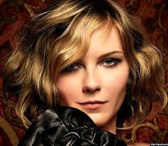 Large curls or loose waves look very showy and fashionable in short hairstyles. 20 Short Hairstyles For Wavy Fine Hair
