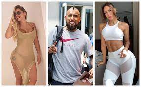 En medio de la cuarentena por coronavirus, la modelo colombiana sonia isaza compartió en redes sociales una serie de fotografías que muestran el nuevo impulso en su relación con arturo vidal, disipando dudas de un posible distanciamiento. Sonia Isaza Edad Actual