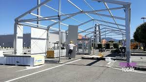 Nello specifico hanno sostenuto l'acquisto dei testi per i territori di san casciano e greve antinori, laika, lippert, unicoop firenze sezione soci san casciano, chianti banca e il cittadino marco. Una Coop Temporanea Nel Parcheggio Del Supermercato Bruciato A Ponte A Greve Le Immagini
