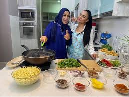 Berikut ini resep dari udang saus tiram yang coba kami sajikan bagi anda sekalian yang ingin mencoba membuatnya. Sedap Wei Mi Kari Udang Galah Kilafairy Masak Sama Mamanya Ni