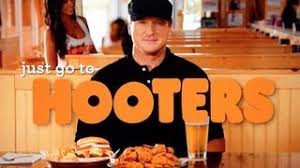 If a guest orderes mozzarella sticks how many will they get? 15 Facts You Never Knew About Hooters Restaurants