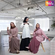 Blus dan gamis calosa membuat anda selalu tampil anggun dan stylish. Harga Cuci Gudang Gamis Branded Terbaru Juli 2021 Biggo Indonesia