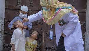 .من شلل الأطفال منذ عام 2006، لافتا إلى أن حملة التطعيم ضد شلل الاطفال ستنطلق من الجدل حول بعض الآراء التى تقول إنه يجب ألا يتم تطعيم الأطفال ضد شلل الاطفال فى. Ø§Ù„Ø¥Ù…Ø§Ø±Ø§Øª ØªÙ†ÙØ° Ø£ÙˆÙ„ Ø­Ù…Ù„Ø© ØªØ·Ø¹ÙŠÙ… Ø¶Ø¯ Ø´Ù„Ù„ Ø§Ù„Ø£Ø·ÙØ§Ù„ ÙÙŠ Ø¸Ù„ ÙƒÙˆØ±ÙˆÙ†Ø§