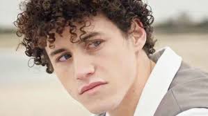 Demain nous appartient : " Tu me plais"... Rayane rencontre enfin Jimmy  quitte à mettre son couple avec Jack en danger