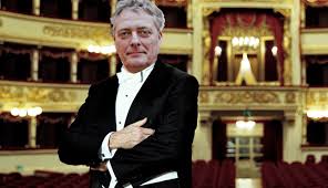 What if someone real ugly comes. Opera Buffa Di Guido Kroemer A La Scala For Better Science