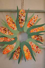 Kids will have fun, and moms will have some beautiful refrigerator worthy artwork. 18 Amazing Thanksgiving Classroom Craft Ideas Diy