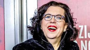 Al sinds 2005 is ze werkzaam als freelance operazangeres. Opera Singer Francis Van Broekhuizen Regrets Coming Out Late World Today News