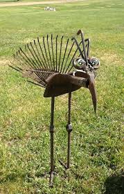 Transform Yourself Into Rusty Rake And Spade Garden Gardens Gardendesign Gardenideas Metallkunst Skulptur Metall Gartenkunst Kunst Aus Metall