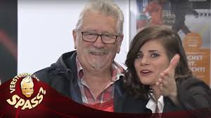 Er stellt so für verstehen sie spaß? prominenten und anderen eine falle. Download Joyce Ilg Prankt Das Publikum Von Verstehen Sie Spass Daily Movies Hub