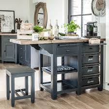 Adossé à une table mange debout, prolongé par un bar, équipé de meubles de rangement : Ilot Central De Cuisine En Pin Massif Noir Graphite Brocante Meubles De Cuisine Interior S