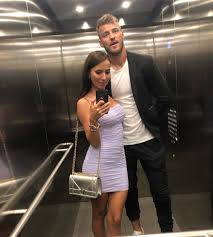 Born 23 october 1989) is a ukrainian professional footballer who plays as a winger or forward for english premier league club west ham united and the ukraine national team. Inna Yarmolenko Podmetila U Muzha Dovolnoe Lico Foto 30 Avgusta 2019 G Dinamo Kiev Ot Shurika