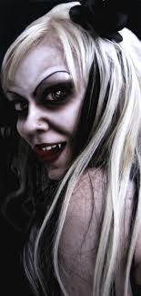 Pin By Dagazzie On Horror Female Vampire Scary Vampire Vampire Movies