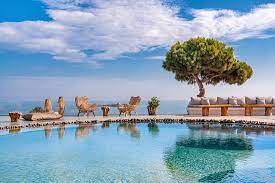 San marino, completely surrounded by italy, is one of the world's smallest countries, and claims to be the world's oldest republic. San Marino Suites Ab 107 1 9 1 Bewertungen Fotos Preisvergleich Fira Griechenland Tripadvisor