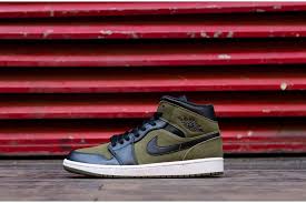 Jordan 1 Mid Black Green White Nike Air Jordan 1 Mid Dark Olive Black White 554724 301 Ds Rare Trainers Nike Basketballshoes Air Jordans Jordan 1 Mid Nike