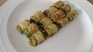 Zucchine ripiene al forno facili, gratinate sopra e con un ripieno di ricotta ! Involtini Di Zucchine Al Forno Ricetta Facilissima E Buonissima Baked Zucchini Rolls Youtube