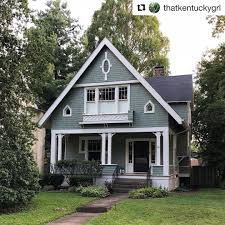 Happy Sunday Old House Lovers What Do You Love About This Cutie Found By Thatkentuckygrl The Weather Here In Kentucky With Images House Styles Old Houses House