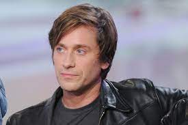 His father the singer, songwriter, guitarist. Thomas Dutronc Parle Mariage Premiere Fois Et Difference D Age