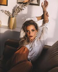 The habits and personality of the pet dog, as well as if it is truly well trained. 6 Best Stay At Home Outfit Ideas You Need In Your Closet Trendsenstylez Fashion Blogger Poses Photography Poses Women Fashion Photography Poses