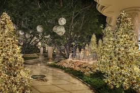 23 Gorgeous Hotels Decked Out For The Holidays Fun Christmas Decorations Luxury Christmas Decor Christmas Decorations