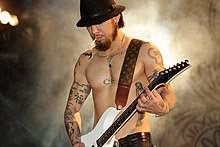 Dave Navarro Talks Art Collaboration For Mental Health Awareness