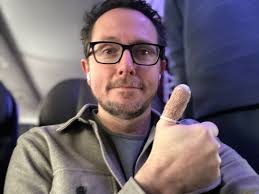 Got any good thumb jokes? 👍 Just boarded my last business trip of the  year, to speak at the NonProfit PRO Summit. I'm taking submissions for good  Thanksgiving thumb injury jokes. 👍