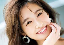 谷川りさこの 美の秘密 に迫る コンプレックス克服法や私物ポーチの中身を大公開 りさ ポーチの中身 美