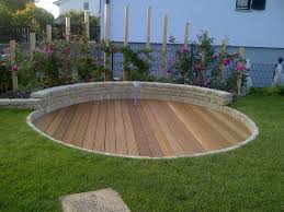 Mein Garten Www Schoener Gart This May Sound Counterintuitive If You Want To Enlarge A Small Space But For In 2020 Cottage Garden Terrace Garden Garden Design