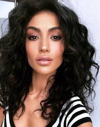 Turkish couple demet özdemir oğuzhan koç has opened the holiday season with their close friends aslı bekiroğlu and her lover çağrı can yaman blocks demet özdemir's name on instagram. A Super Star The Girlfriend Of The Albanian Actor Who Discovered Turkey Was Discovered