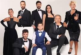 Ήταν υποψήφια για βραβείο καλύτερου β' γυναικείου ρόλου από την ελληνική ακαδημία . Toyrta Ths Mamas Apisteyto H Ert1 Mas Kerase Mia Glykytath Pentanostimh Toyrta Cityportal Gr