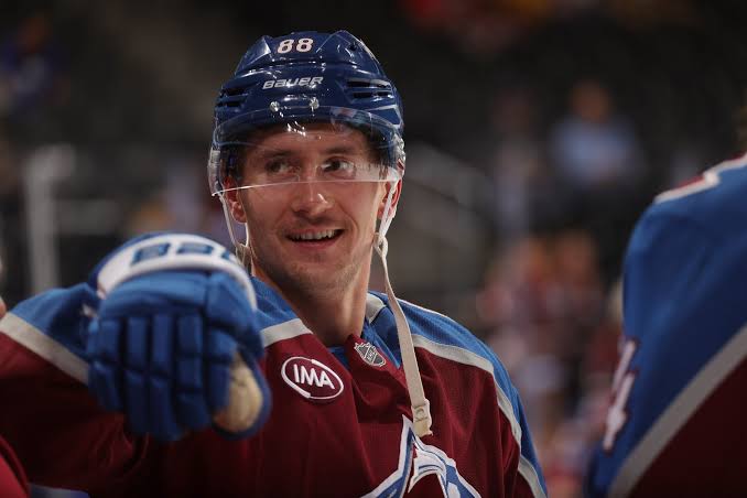 Morning Flurries: Martin Nečas shows a taste of home | Mile High Hockey