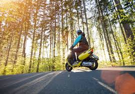 This bag design takes both the load issue and the size issue bags have and still keeps the bag very functional. How To Carry Golf Clubs On A Moped 3 Easy Ways