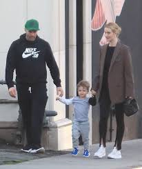 As a kid he was passionate about sports, including martial art Velvet Gumicukor Jason Statham Es Szerelme Csaladi Setara Mentek Kozos Kisfiukkal Jason Statham And Rosie Jason Statham Rosie Huntington Rosie And Jason