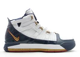 Men's air precision ii basketball shoe. Lebron James Shoe History Sneaker Pics And Commercials Kicksologists Com